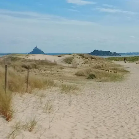 Holiday home Chateau Les Hauts Cocteau Vue Panoramique Sur Le Mont St Michel